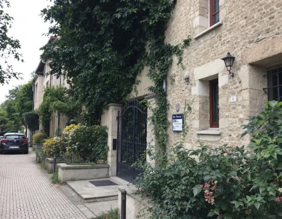 Huissier pour loyers impayés : qui prend la facture en charge ?
